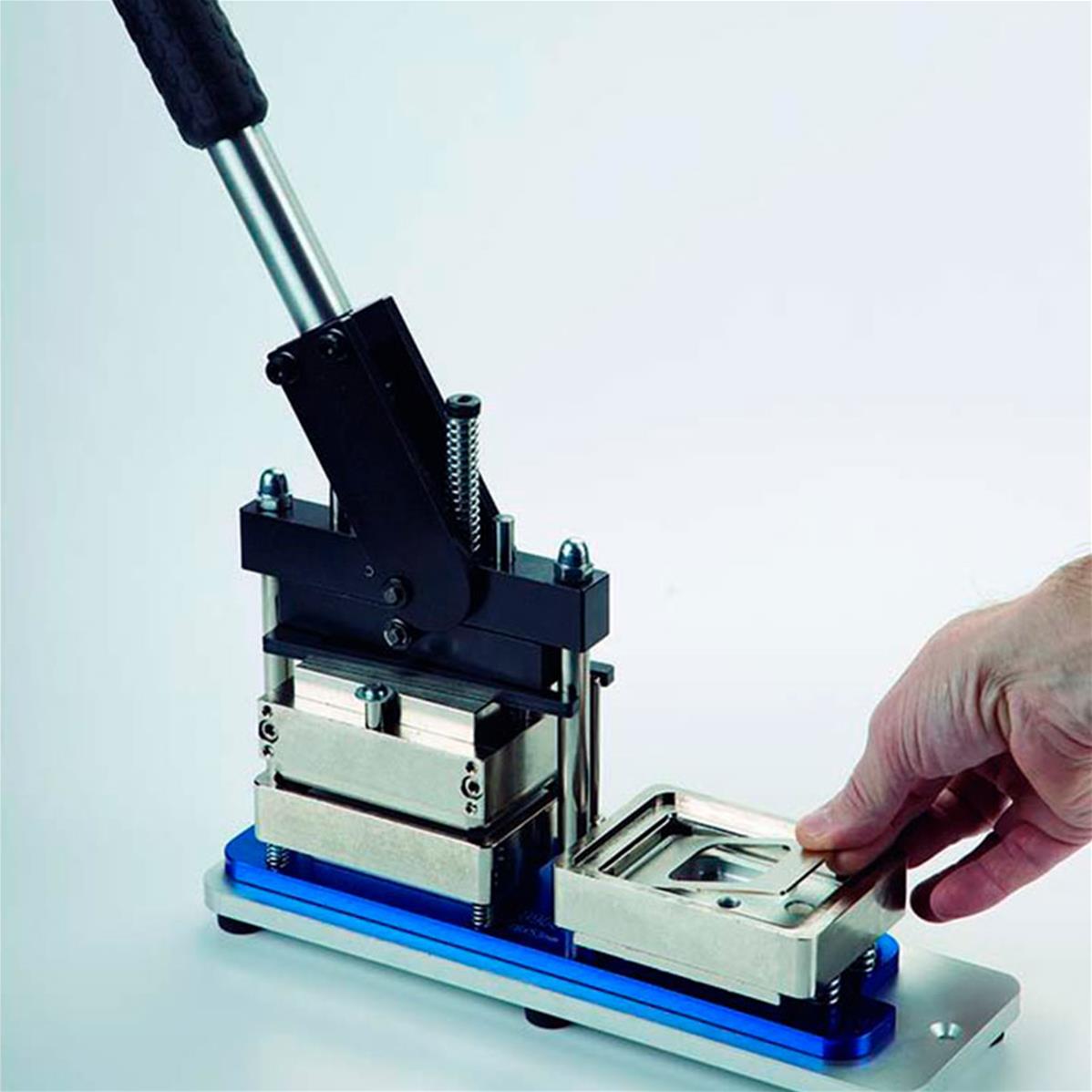GAMAX Machine B900SM pour badge de 78x53mm