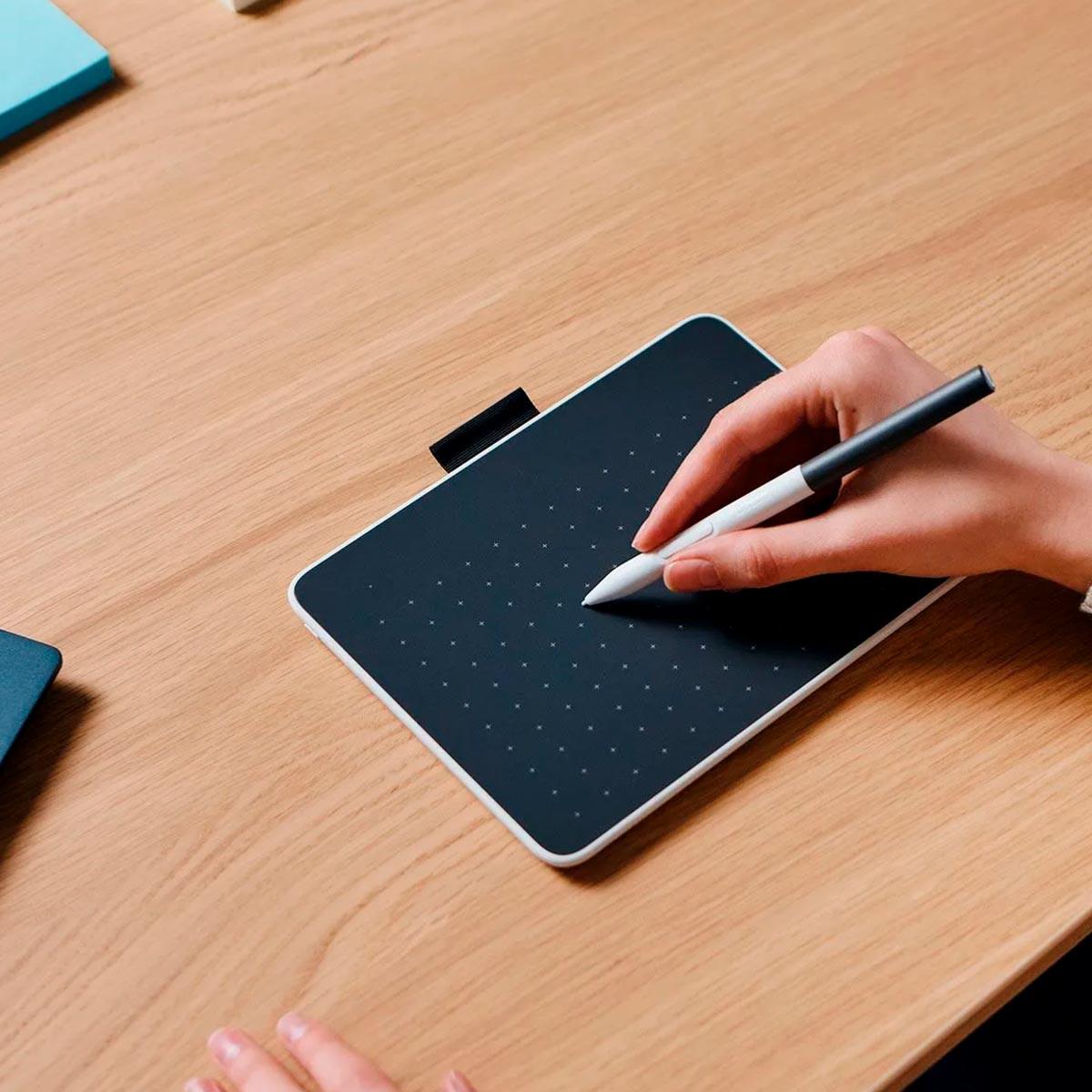 WACOM Tablette graphique à stylet One S CTC4110WLW2B